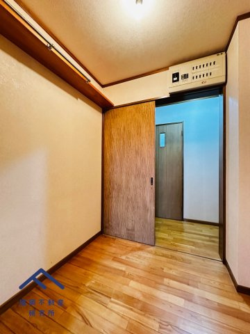 小郡市小郡　戸建ての洋室