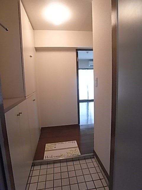 尼崎市塚口町５丁目の賃貸マンションの玄関