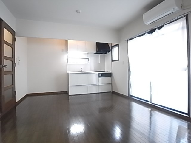 尼崎市塚口町５丁目の賃貸マンションの居間・リビング