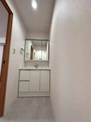 【洗面所】 | コーポ根岸 | 忙しい朝には欠かせない洗面所です