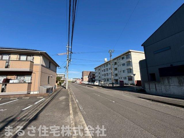 城ケ崎1丁目　土地の前面道路含む現地写真