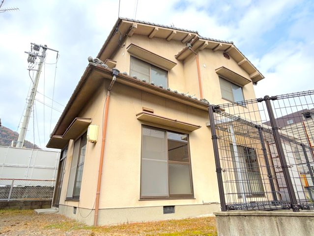 安芸郡海田町国信２丁目の一戸建て