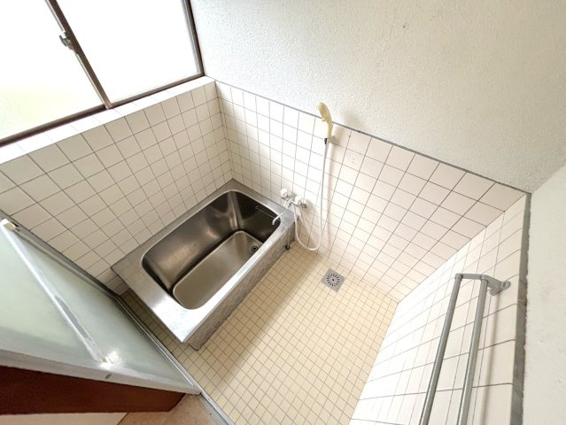 安芸郡海田町国信２丁目の一戸建ての浴室