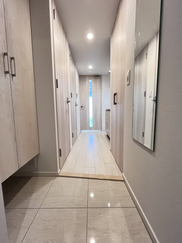 大阪市城東区成育１丁目の賃貸マンションの玄関