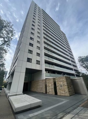 【外観】 | ザ・パークハウス新宿タワー | 鉄筋コンクリート造のがっちりとした建物。