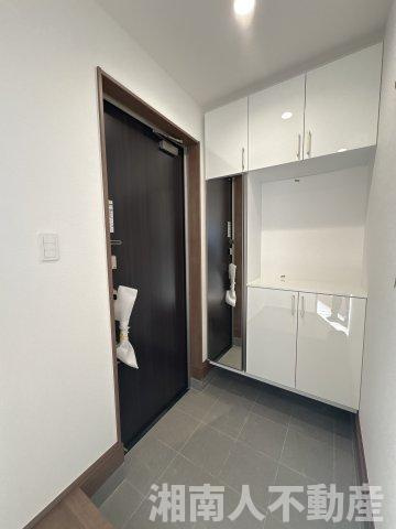 茅ヶ崎市円蔵１丁目　新築戸建全2棟の玄関|落ち着いた玄関です