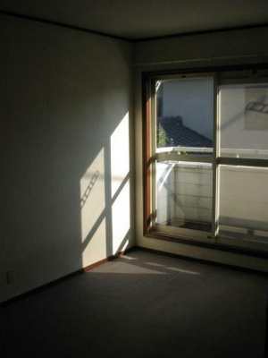 【居間・リビング】 | 本天沼３丁目戸建 | 10.5帖のきれいなLDK。