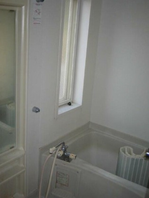 【浴室】 | 本天沼３丁目戸建 | 追い焚き機能付きバス。