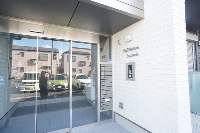 シャーメゾンＦＵＪＩＭＯＴＯのエントランス