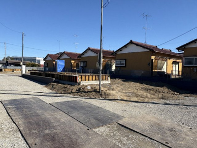 【前面道路含む現地写真】 | 【佐間第3期　現地外観】
※令和8年1月時点