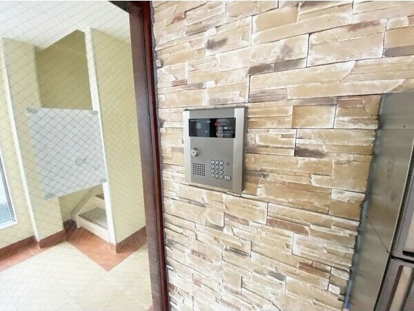 オズレジデンス中川のエントランス