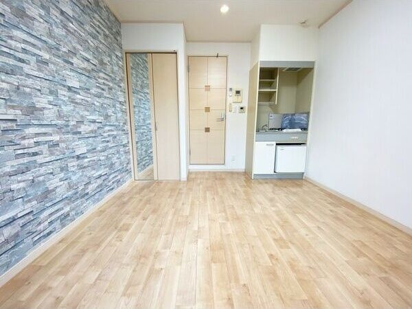 オズレジデンス中川の洋室