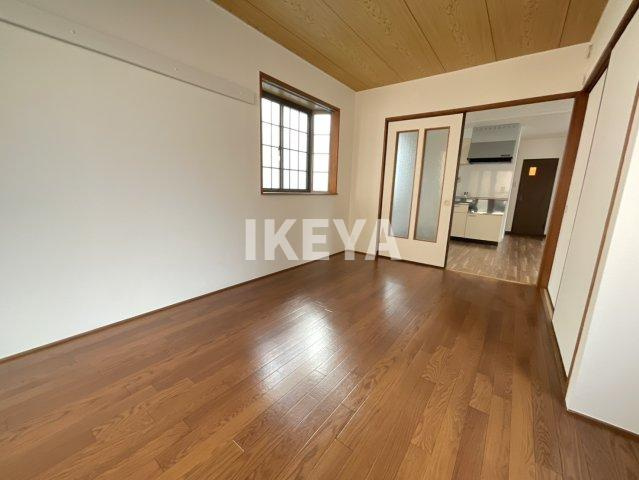 ピア・オークラの居間・リビング