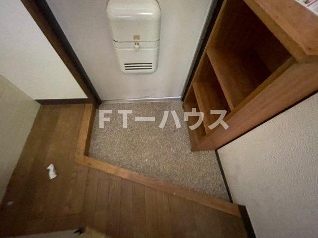 シャルム津田沼の玄関