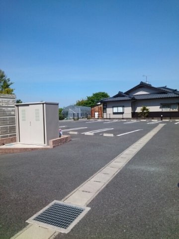 ル・シェル・ブルーの駐車場