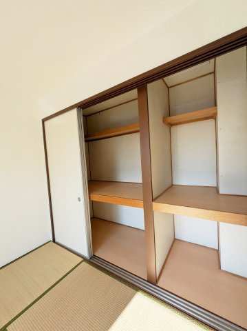 シャーメゾン緑井C棟の収納