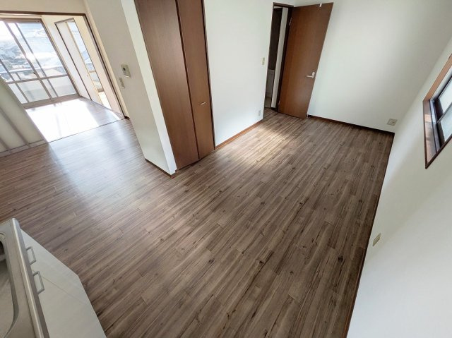 シャーメゾン緑井C棟の居間・リビング