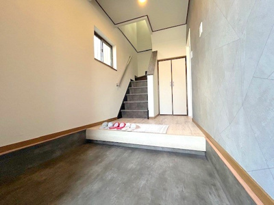 【玄関】 | 寝屋川市緑町戸建