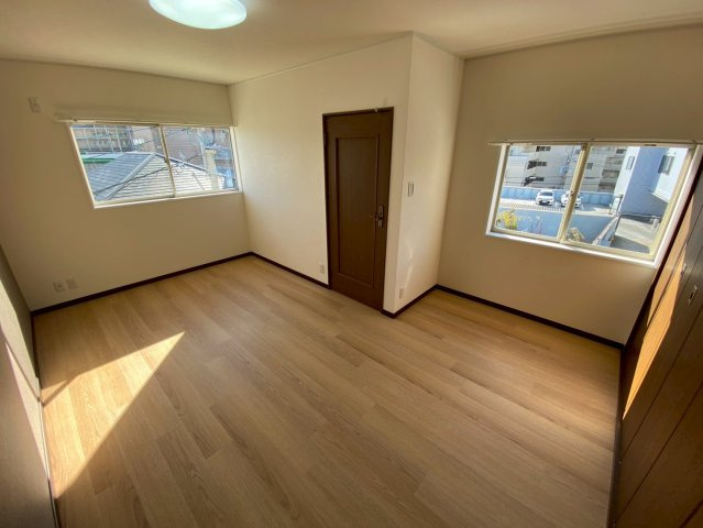 岩屋中町戸建ての居間・リビング