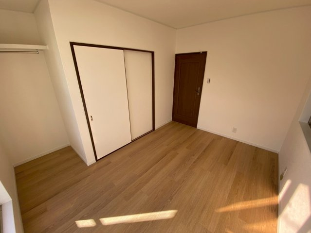 岩屋中町戸建ての居間・リビング