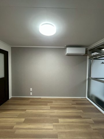 【洋室】 | 芙蓉ハイツ | 落ち着いた色調の洋室です