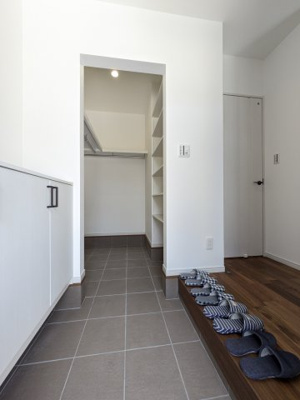 【玄関】 | 広島市安佐南区長束５丁目