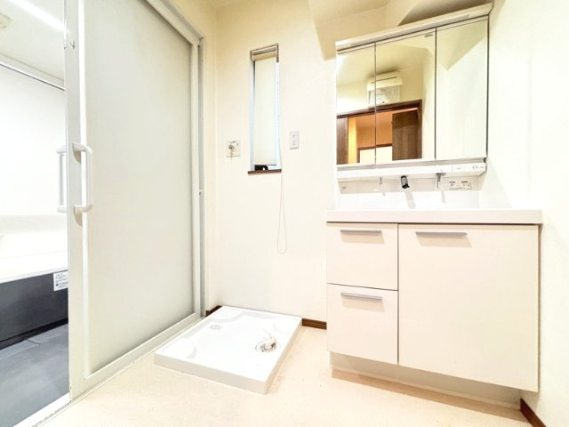 昭島市東町 戸建の洗面所|ゆったりとした洗面所です