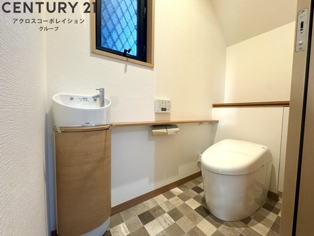 広くて機能的なトイレです！