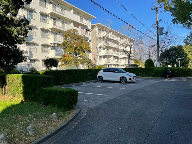 狭山住宅２１棟の駐車場