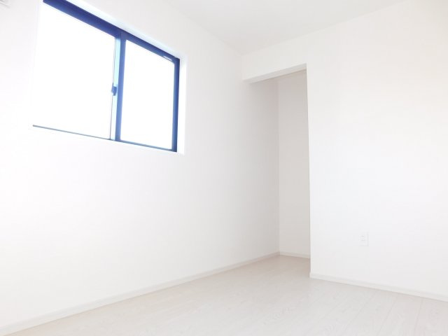 名古屋市中村区北畑町３丁目の新築一戸建の洋室|◇洋室◇　　明るい洋室４．６帖　収納完備！　