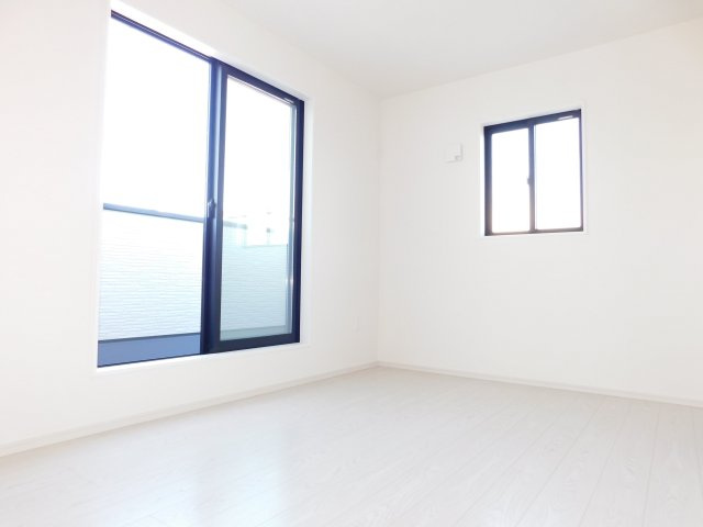 名古屋市中村区北畑町３丁目の新築一戸建の洋室|◇洋室◇　　２面採光で明るい洋室６．０帖　ＷＩＣ完備！　バルコニー利用可能♪　