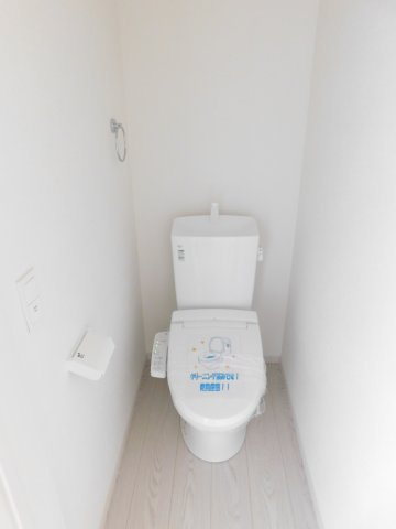 名古屋市中村区北畑町３丁目の新築一戸建のトイレ|◇トイレ◇　　１・２階シャワートイレ　節水タイプ