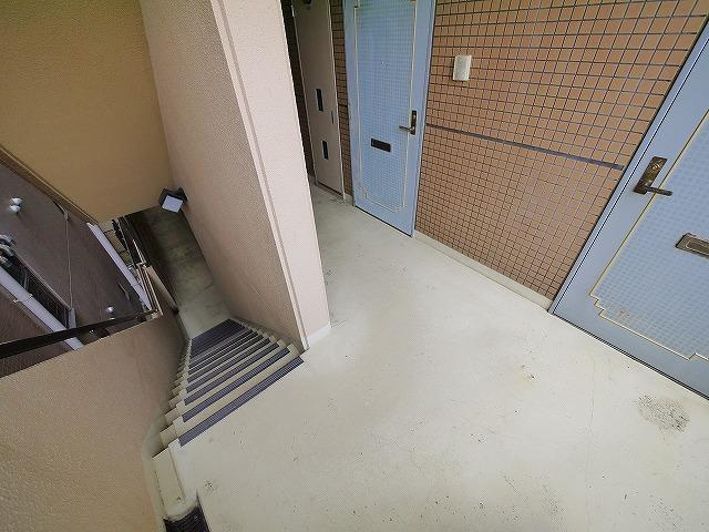 シティパレス郡山Ｐ１Ｂのその他共用部分|足元の見やすい階段です