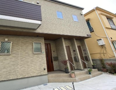 つわぶき荘のエントランス