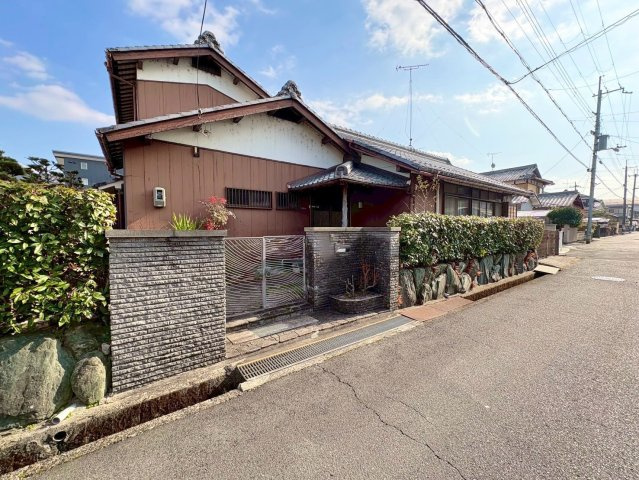 栗東市小平井2丁目　建築条件無し売土地の前面道路含む現地写真