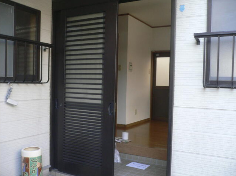 魚崎中町2丁目戸建の玄関