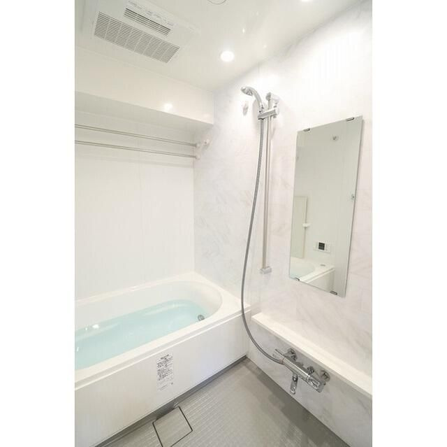 コンフォリア日暮里の浴室