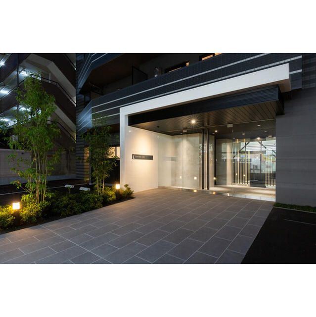 コンフォリア日暮里のエントランス