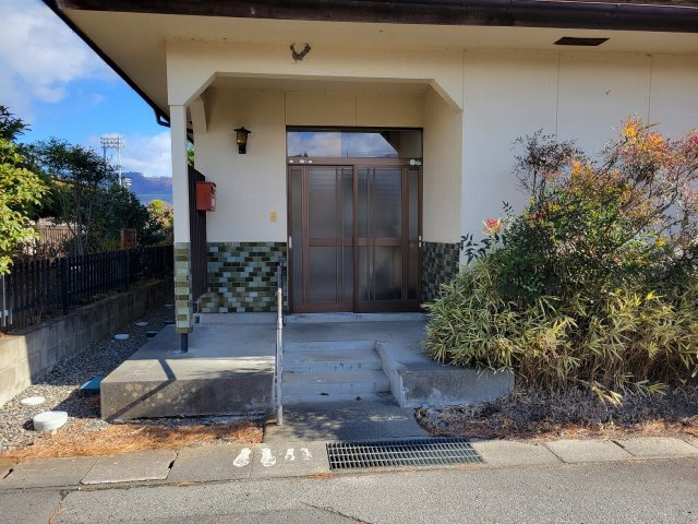 穂高売中古住宅の玄関