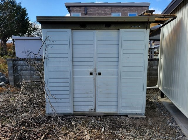 穂高売中古住宅の収納|外物置①