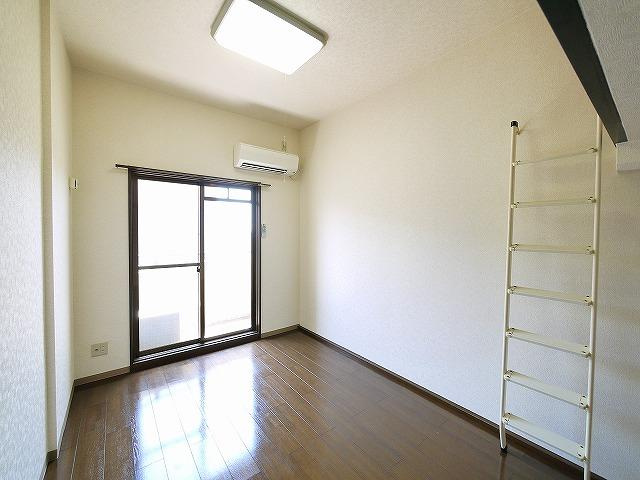 シティパレス郡山Ｐ１Ｂの寝室|広くて明るい寝室