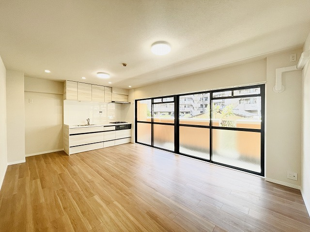 【居間・リビング】 | 三愛シティライフ野間レイクビュー