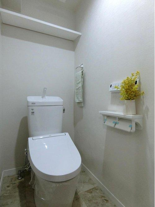 ロータス日東マンションの洋室|アクセントクロスが映える6帖の洋室です。しっかりプライベートも確保できる空間になっています。