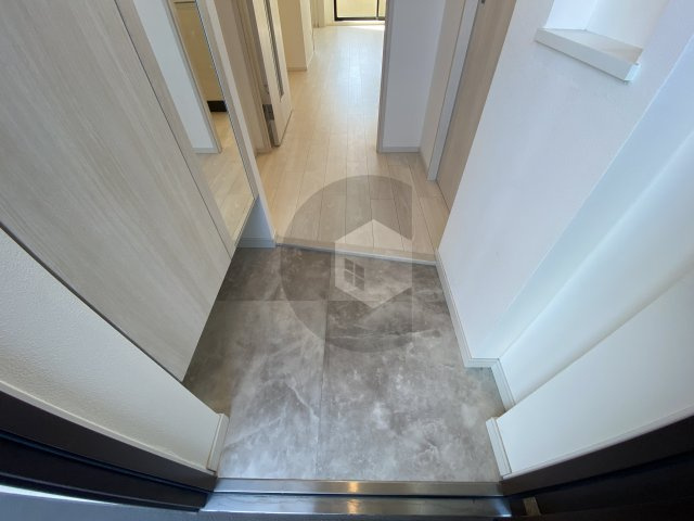 ソルテラスOSAKA EAST GATEの玄関