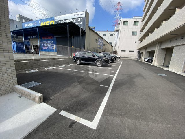 ソルテラスOSAKA EAST GATEの駐車場