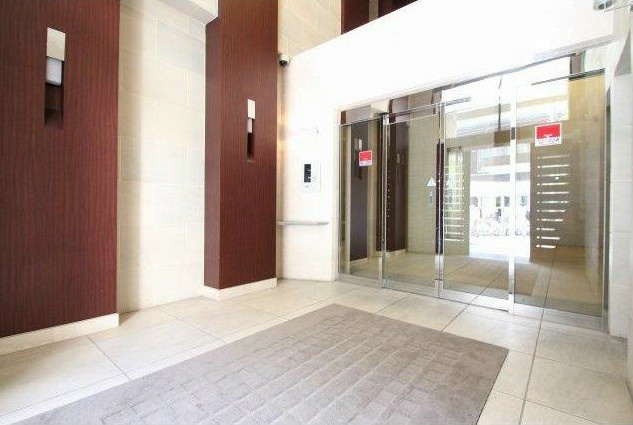 リリーベル高円寺駅前サーモスのエントランス