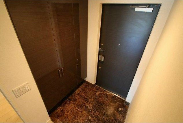 リリーベル高円寺駅前サーモスの玄関