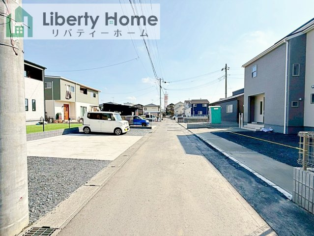 石岡市府中第1　新築戸建　2号棟の前面道路含む現地写真