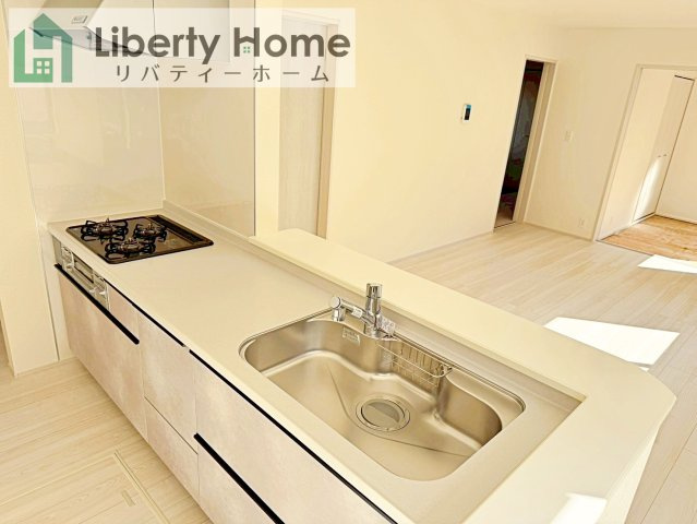 石岡市府中第1　新築戸建　2号棟の前面道路含む現地写真