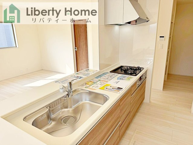 石岡市府中第1　新築戸建　3号棟の前面道路含む現地写真